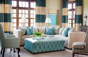 bold-drapes-living-room-should-have-accessories